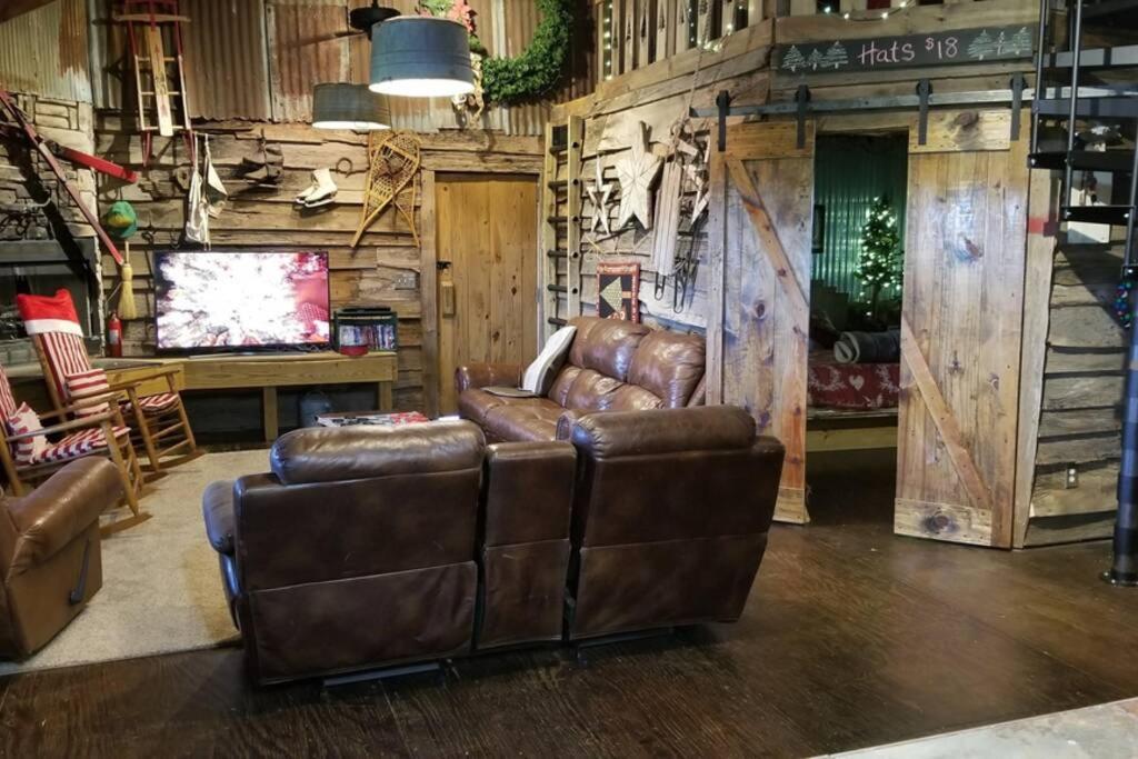 Rural Life On A Real Christmas Tree Farm! Hallmark Experience! Ozark Exterior photo